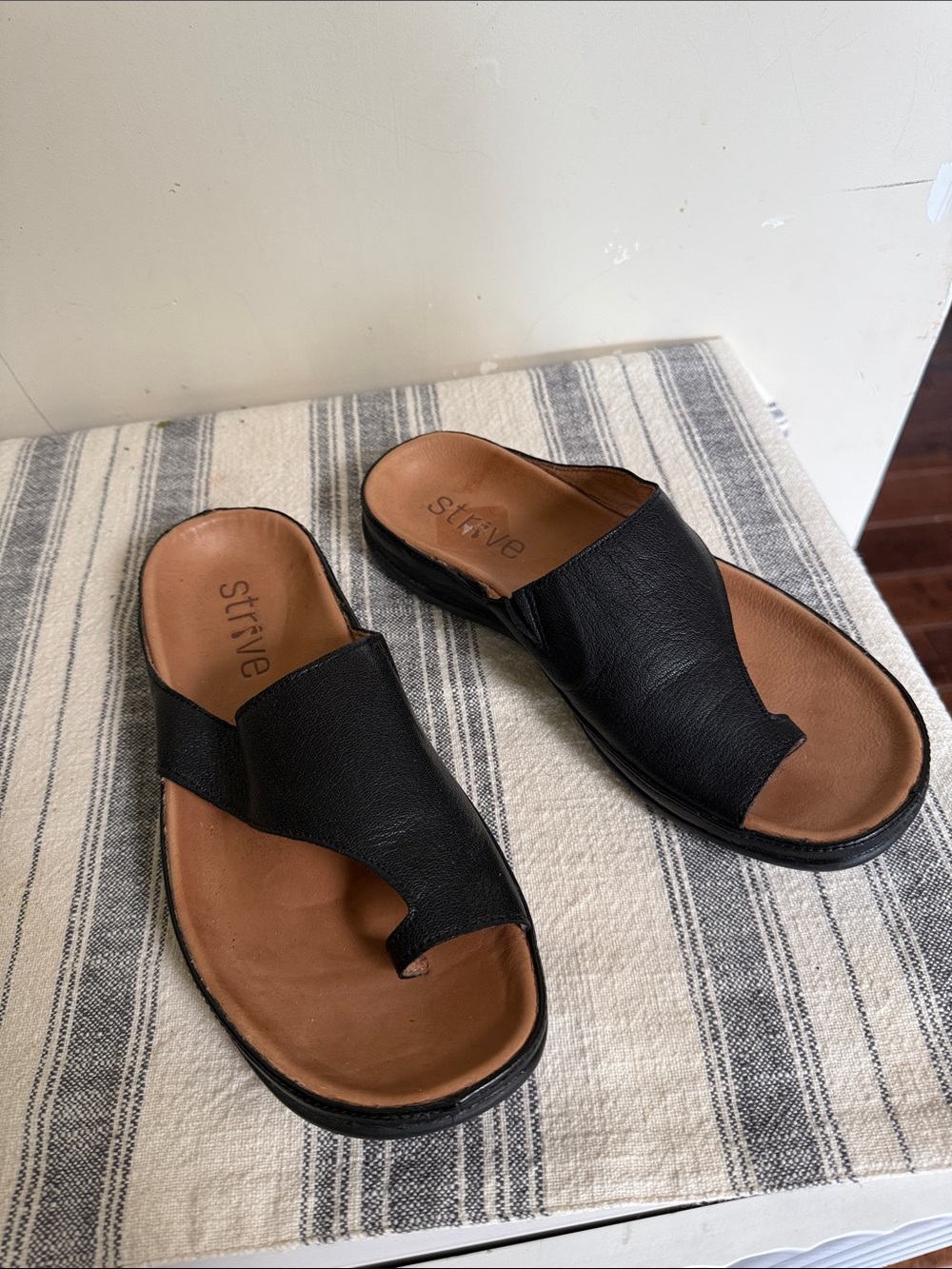 Strive Capri Comfort sandal. Size 7.5
